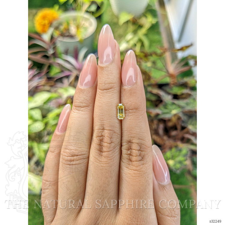 0.85 Ct. Greenish Yellow Sapphire from Ceylon (Sri Lanka)