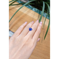 3.19 Ct. Blue Sapphire from Ceylon (Sri Lanka) Life Style
