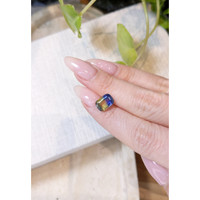 3.01 Ct. Bi Color Sapphire from Ceylon (Sri Lanka) Life Style