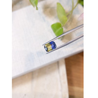 3.01 Ct. Bi Color Sapphire from Ceylon (Sri Lanka) Life Style