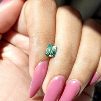 1.00 Ct. Bi Color Sapphire from Madagascar Life Style