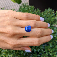 8.30 Ct. Blue Sapphire from Ceylon (Sri Lanka) Life Style