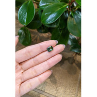 3.05 Ct. Bi Color Sapphire from Ceylon (Sri Lanka) Life Style