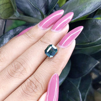 3.10 Ct. Bi Color Sapphire from Madagascar Life Style