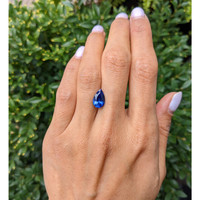 3.08 Ct. Blue Sapphire from Ceylon (Sri Lanka) Life Style