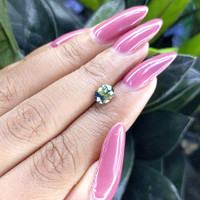 1.18 Ct. Bi Color Sapphire from Madagascar Life Style