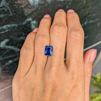 2.97 Ct. Blue Sapphire from Ceylon (Sri Lanka) Life Style