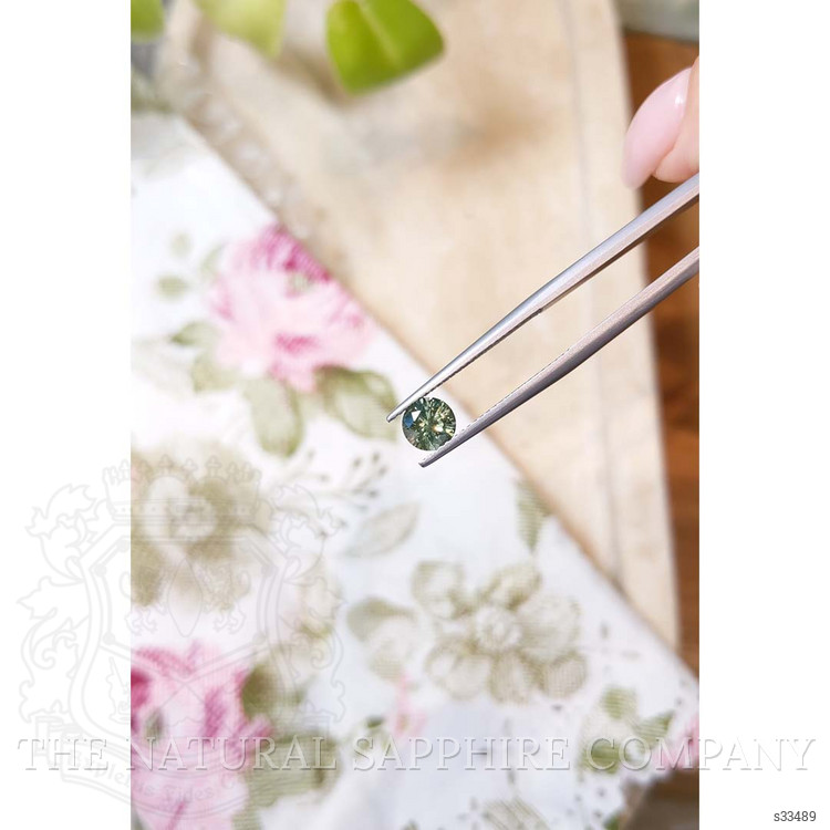 0.94 Ct. Yellowish Green Sapphire from Montana