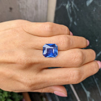 9.14 Ct. Blue Sapphire from Ceylon (Sri Lanka) Life Style