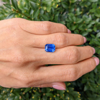 4.31 Ct. Blue Sapphire from Ceylon (Sri Lanka) Life Style
