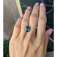 8.01 Ct. Bi Color / Parti Sapphire from Ceylon (Sri Lanka) Life Style