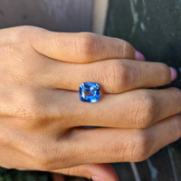 4.02 Ct. Blue Sapphire from Ceylon (Sri Lanka) Life Style