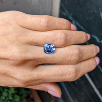 4.00 Ct. Blue Sapphire from Ceylon (Sri Lanka) Life Style