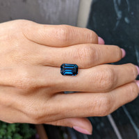 4.02 Ct. Greenish Blue Sapphire from Ceylon (Sri Lanka) Life Style