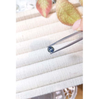 1.28 Ct. Bi Color Sapphire from Ceylon (Sri Lanka) Life Style