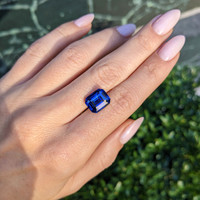 7.32 Ct. Blue Sapphire from Ceylon (Sri Lanka) Life Style