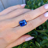 7.32 Ct. Blue Sapphire from Ceylon (Sri Lanka) Life Style