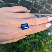 9.47 Ct. Blue Sapphire from Ceylon (Sri Lanka) Life Style