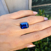 9.47 Ct. Blue Sapphire from Ceylon (Sri Lanka) Life Style