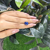 5.00 Ct. Blue Sapphire from Ceylon (Sri Lanka) Life Style