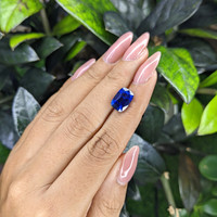 5.04 Ct. Blue Sapphire from Ceylon (Sri Lanka) Life Style