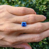 2.21 Ct. Blue Sapphire from Ceylon (Sri Lanka) Life Style