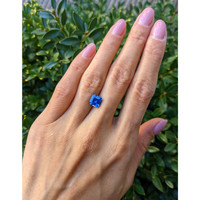 2.21 Ct. Blue Sapphire from Ceylon (Sri Lanka) Life Style