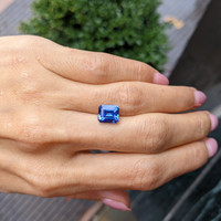 3.95 Ct. Blue Sapphire from Ceylon (Sri Lanka) Life Style