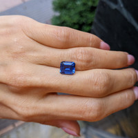 3.55 Ct. Blue Sapphire from Ceylon (Sri Lanka) Life Style