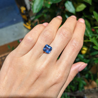 3.05 Ct. Blue Sapphire from Ceylon (Sri Lanka) Life Style
