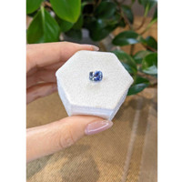 2.18 Ct. Bi Color Sapphire from Ceylon (Sri Lanka) Life Style