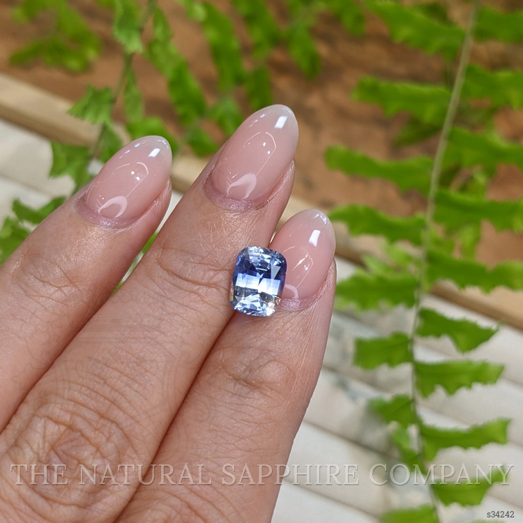 2.18 Ct. Bi Color Sapphire from Ceylon (Sri Lanka)