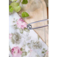 2.01 Ct. White Sapphire from Ceylon (Sri Lanka) Life Style