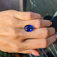 9.04 Ct. Blue Sapphire from Ceylon (Sri Lanka) Life Style