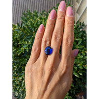 9.04 Ct. Blue Sapphire from Ceylon (Sri Lanka) Life Style