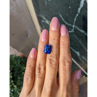 7.20 Ct. Blue Sapphire from Ceylon (Sri Lanka) Life Style