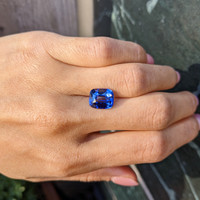 6.15 Ct. Blue Sapphire from Ceylon (Sri Lanka) Life Style