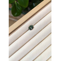 3.28 Ct. Bi Color Sapphire from Ceylon (Sri Lanka) Life Style