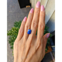 7.04 Ct. Blue Sapphire from Ceylon (Sri Lanka) Life Style