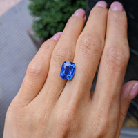 5.57 Ct. Blue Sapphire from Ceylon (Sri Lanka) Life Style