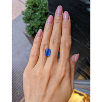 5.57 Ct. Blue Sapphire from Ceylon (Sri Lanka) Life Style
