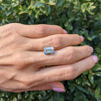 3.84 Ct. Bi Color Sapphire from Ceylon (Sri Lanka) Life Style