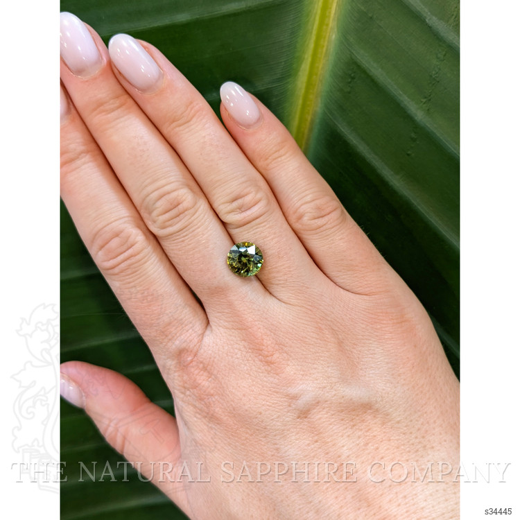 4.58 Ct. Yellowish Green Sapphire from Ceylon (Sri Lanka)
