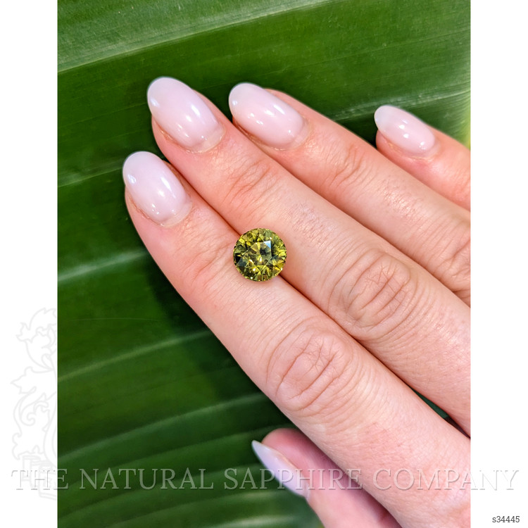 4.58 Ct. Yellowish Green Sapphire from Ceylon (Sri Lanka)