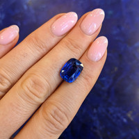 6.57 Ct. Blue Sapphire from Ceylon (Sri Lanka) Life Style