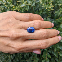 7.05 Ct. Blue Sapphire from Ceylon (Sri Lanka) Life Style