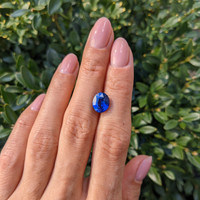 4.01 Ct. Blue Sapphire from Ceylon (Sri Lanka) Life Style