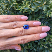 5.52 Ct. Blue Sapphire from Ceylon (Sri Lanka) Life Style