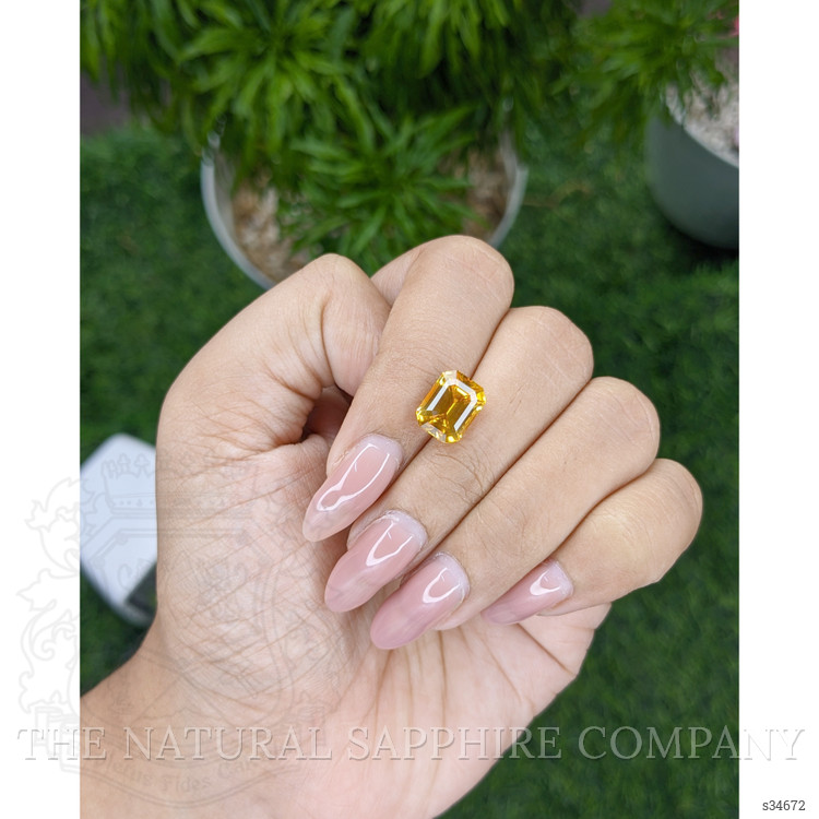 4.05 Ct. Yellowish Orange Sapphire from Ceylon (Sri Lanka)