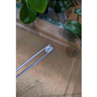 3.05 Ct. White Sapphire from Ceylon (Sri Lanka) Life Style